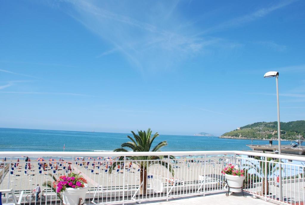 Hotel Villa Eleonora Scauri  Eksteriør bilde