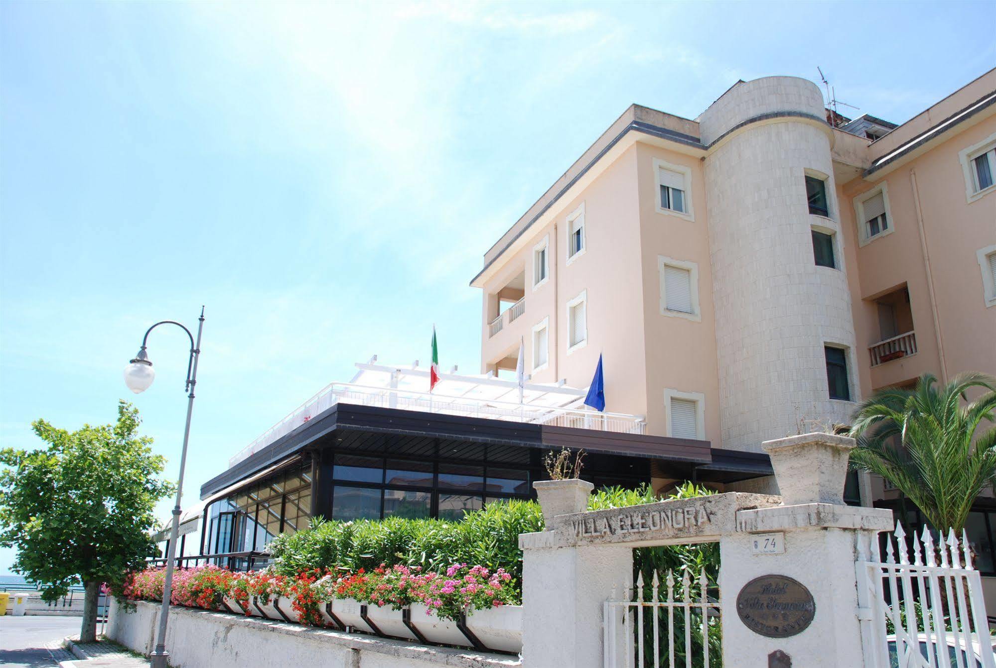 Hotel Villa Eleonora Scauri  Eksteriør bilde