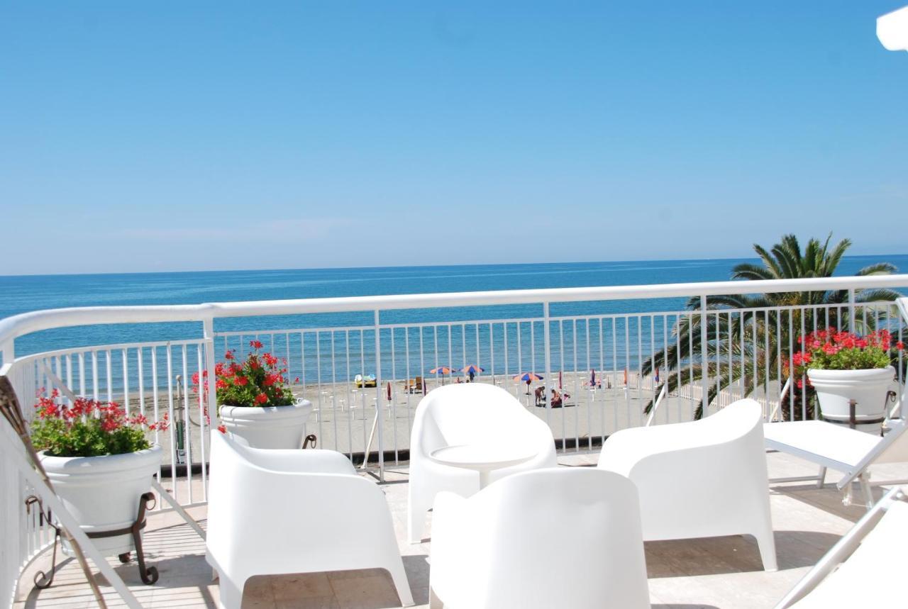 Hotel Villa Eleonora Scauri  Eksteriør bilde